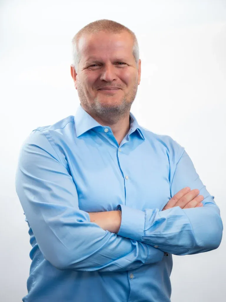 Julius Száraz — CEO